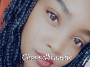 Channelbrunette