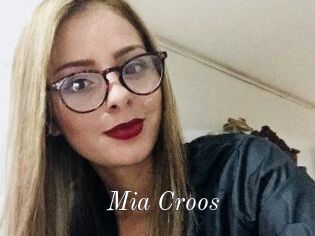 Mia_Croos