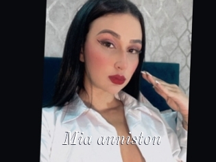 Mia_anniston