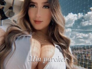 Mia_parcker