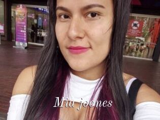 Mia_joones