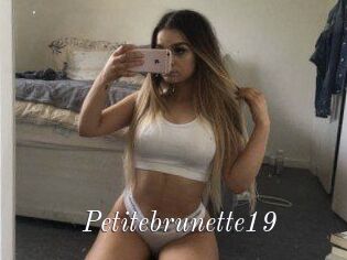 Petitebrunette19